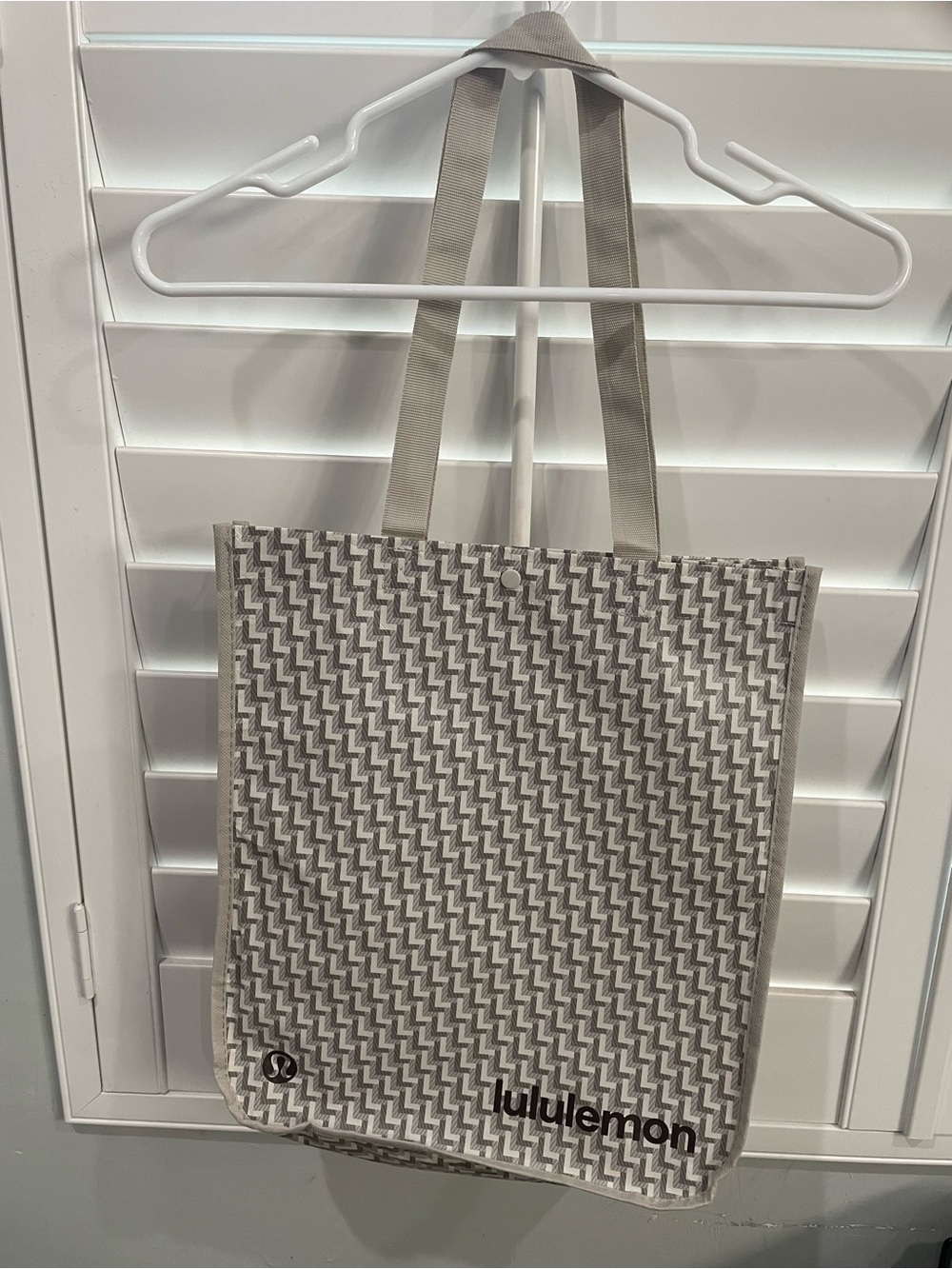 lululemon athletica Beige and White Patterned Tote Bag